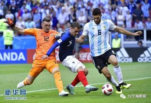  克莱蒙门将连续扑点，球队惊险守平强敌  