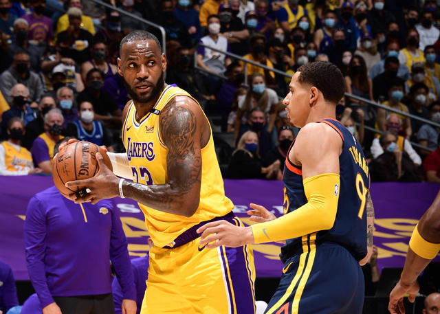  库里单场十二记三分，勇士逆转尼克斯  