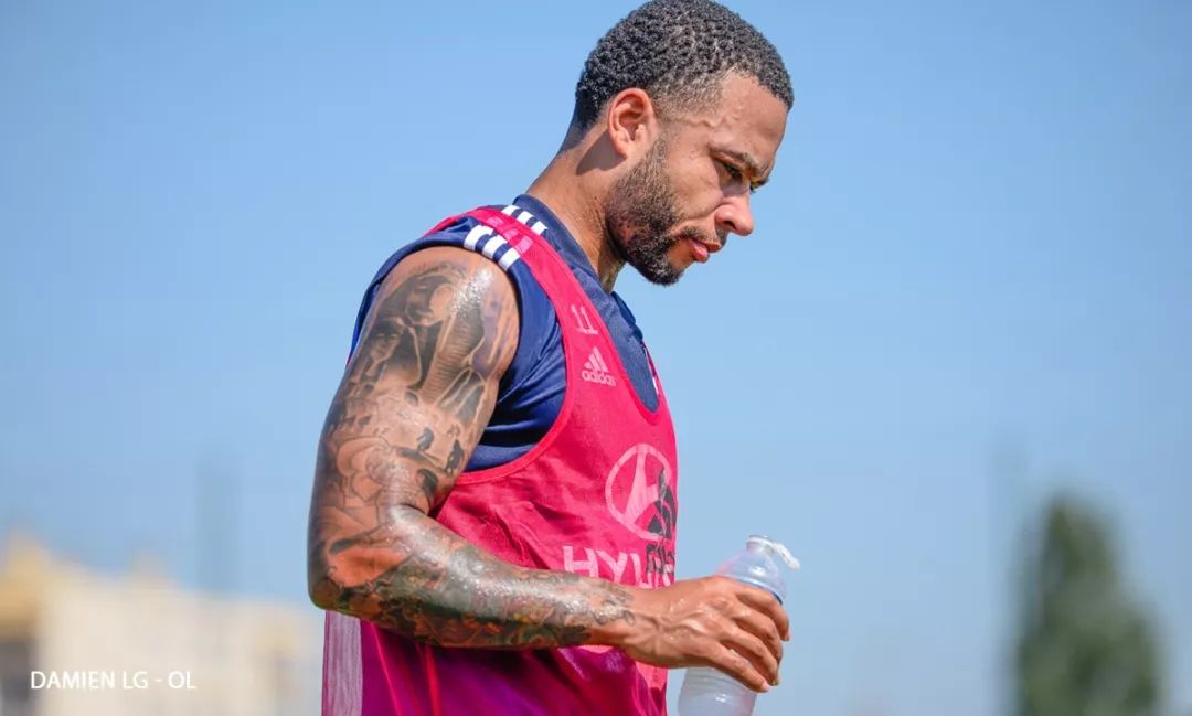  里昂后卫红牌送点，客场惨败布雷斯特  